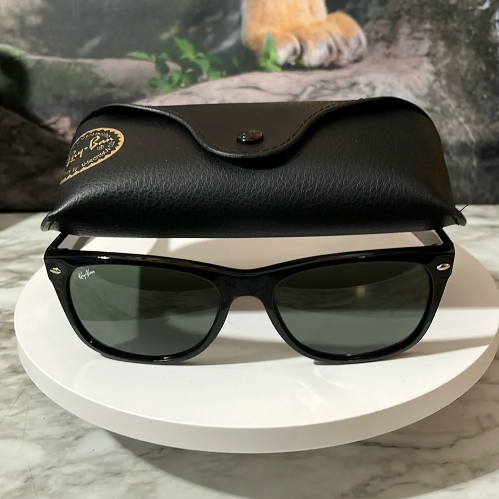 RAY-BAN SUNGLASSES. NEW WITH CASE AND BOX. MADE IN ITALY - Picture 2 of 16